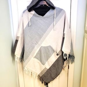 Poncho, reversable, hooded with pockets